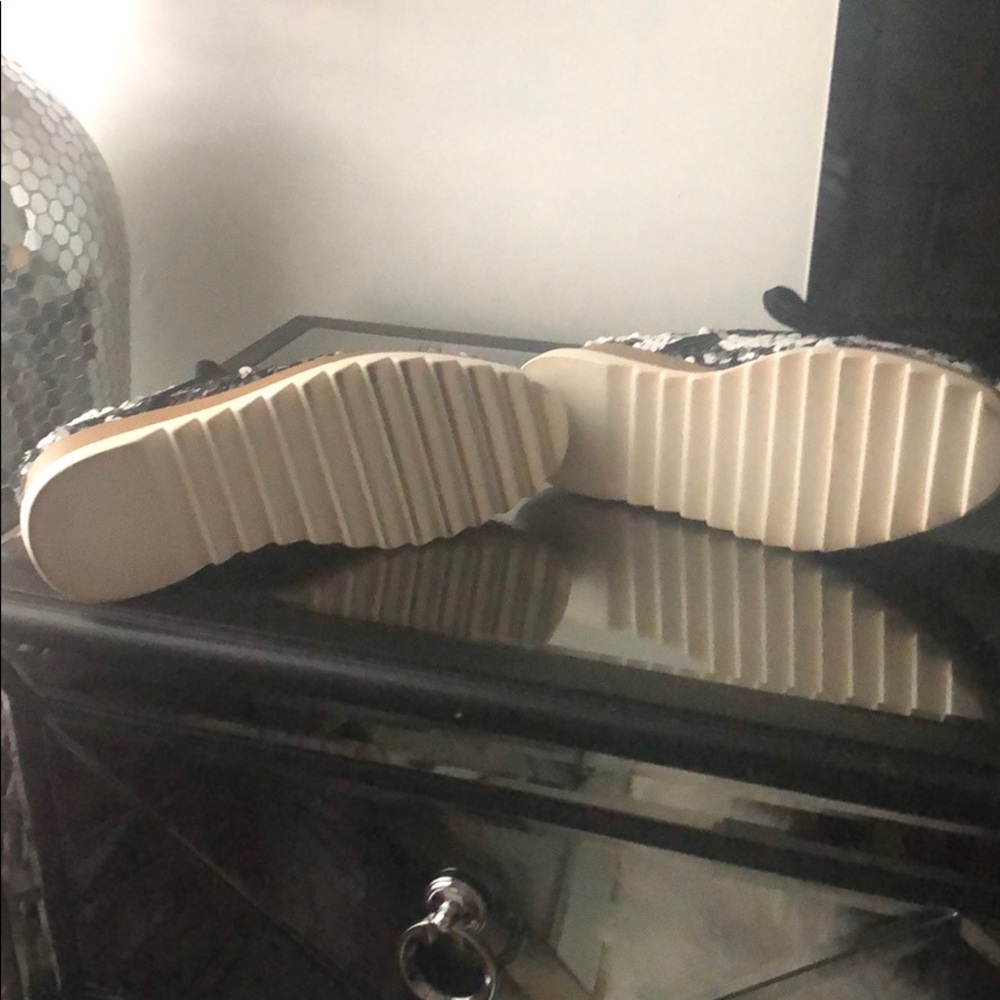 Shoes - Picture 2 of 4